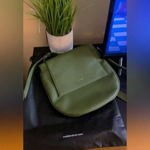 Matt & Nat Cross Body Bag in colour Hunter - Picture 1 of 2
